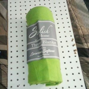 🆕 Green 💚 Luxury Softness Throw Blanket *@SIZE: 50" X 60"